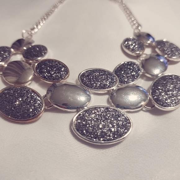 Vintage 2K | Silver Oval Cluster Frontal Necklace - Picture 3 of 7